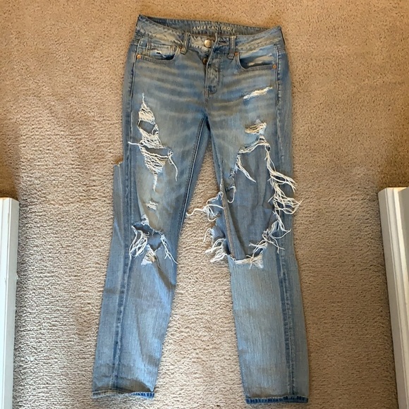 American Eagle ripped mom jeans - Picture 2 of 3